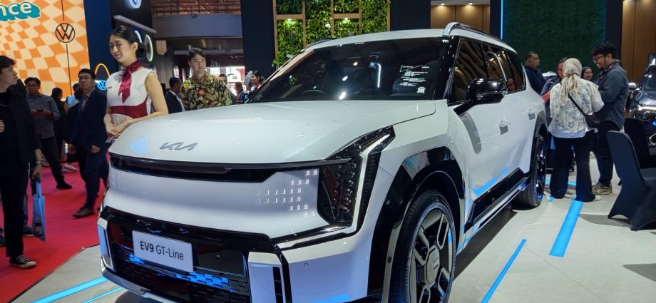 Kia Pamerkan Lini Produk Lengkap di IIMS 2025