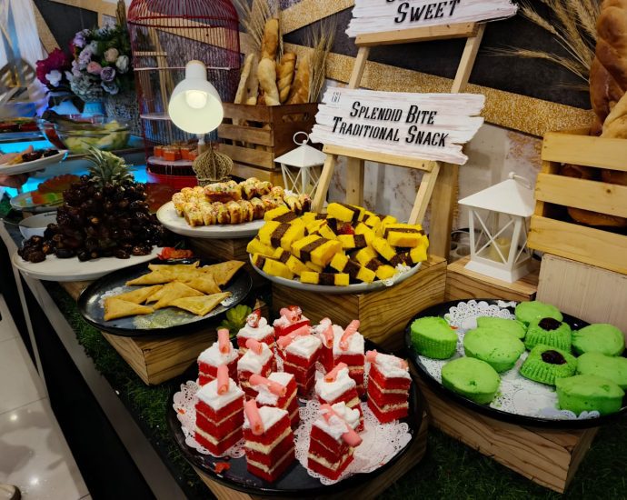 Paket Iftar Spesial Ramadhan: Beli 10 Gratis 1 di Oma Wajik Resto