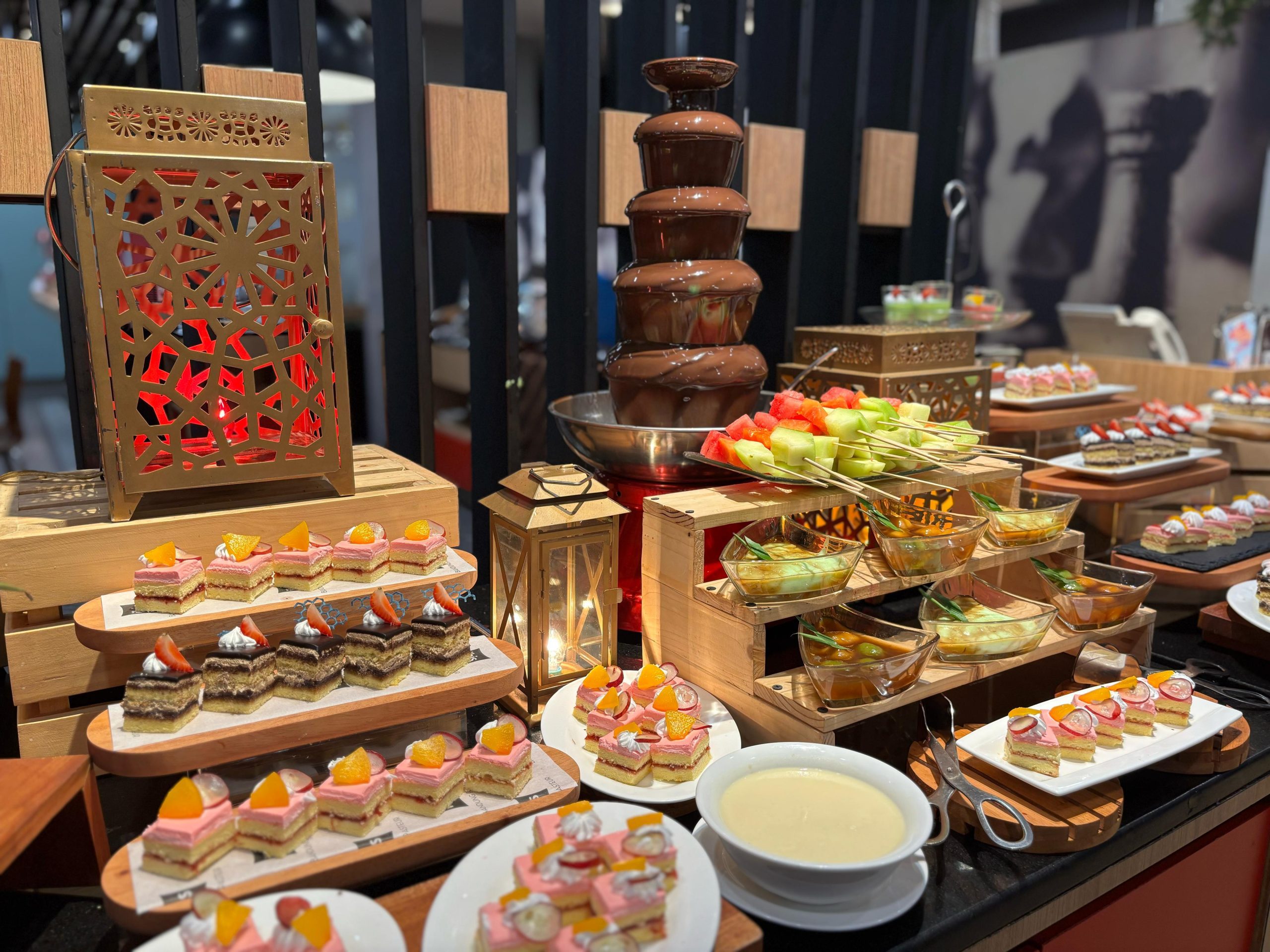 Paket iftar “Colorful Ramadhan” menawarkan lebih dari 70 pilihan menu