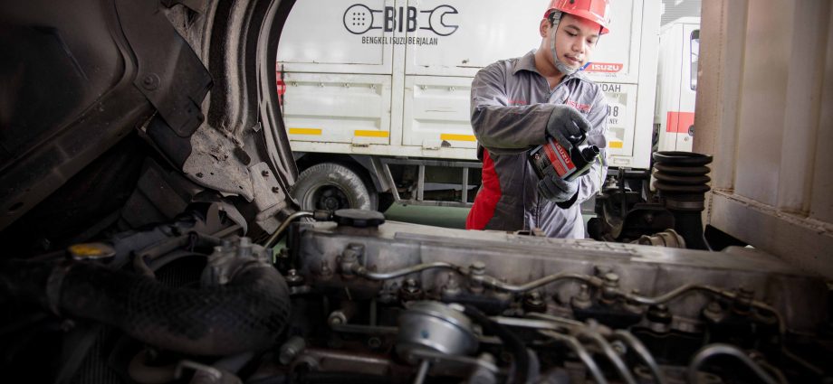Kiat Merawat Kendaraan Komersial Agar Tetap Prima Menjelang Mudik Lebaran 2025