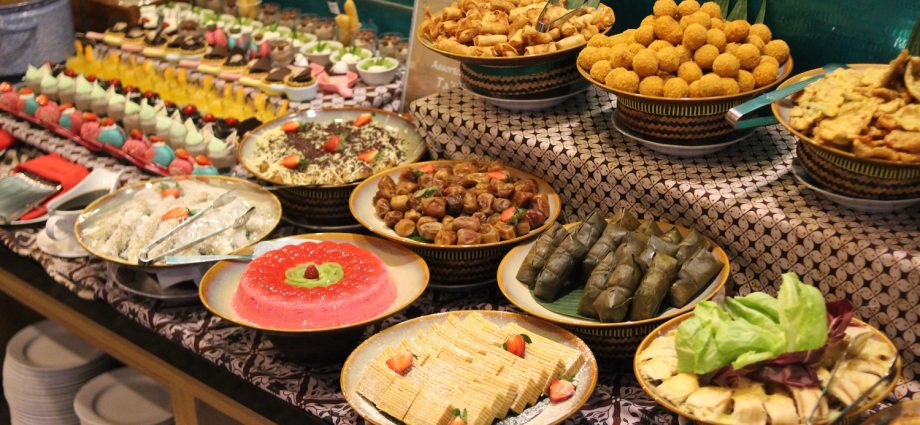 Wisata Kuliner Ramadan : Pasar Senggol Part 7 Kembali Hadir sebagai Buffet Ramadan Ikonik di THE 1O1 Jakarta Sedayu Darmawangsa