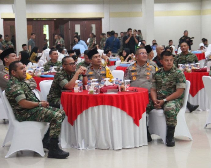 Dandim 0201/Medan Dampingi Pangdam I/BB dan Kapolda Sumut Bagikan 3.000 Takjil Gratis