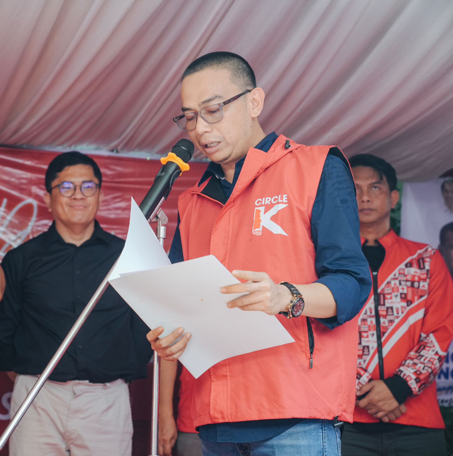 Mantan Ketua Umum Pergerakan Mahasiswa Islam Indonesia (PMII) ini menyatakan, para kader PSI tersebut sudah lama bekerja sama dengan Menteri Kehutanan Raja Juli Antoni