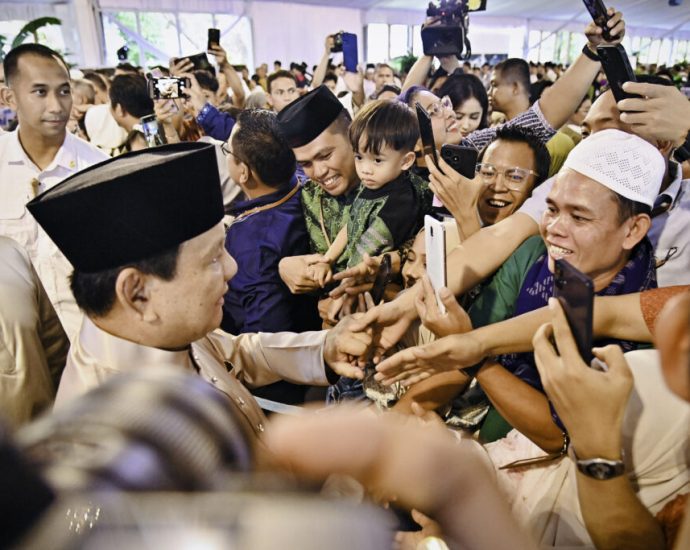 Silaturahmi Lebaran, Presiden Prabowo Sambut Ribuan Warga di Istana Kepresidenan Jakarta
