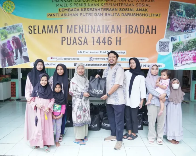 Sambut Idul Fitri, LPPOM Bagikan 1200 Paket Sembako