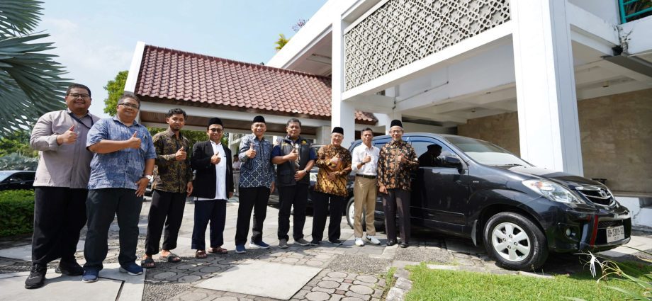 Perkuat Dakwah dan Kolaborasi, UMY Hibahkan Mobil dan Fasilitas