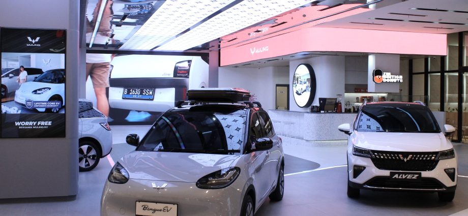 Wuling dan PT Sinar Maju Motor Resmikan Outlet Terbaru Pertama di Mall