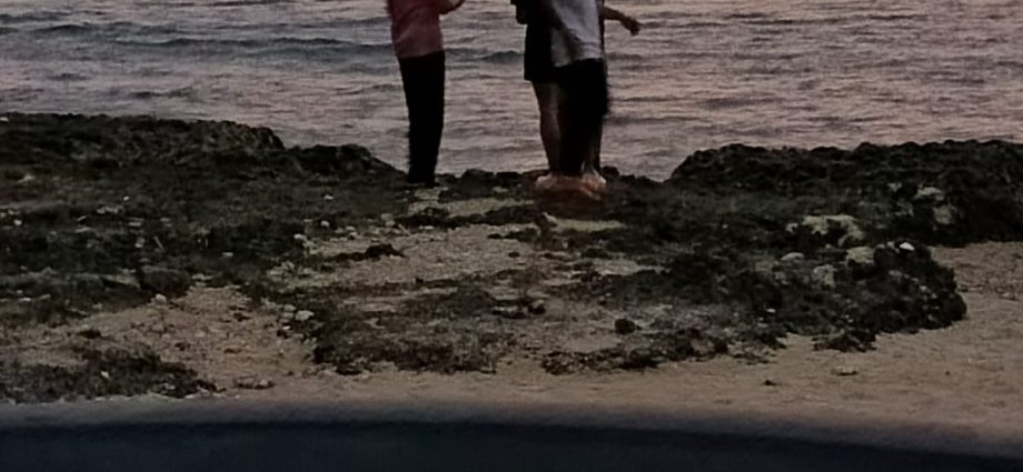 Pesona Tersembunyi Pantai Pal Anyer: Surga Pasir Putih, Ombak Memukau dan Karang yang Wajib Anda Jelajahi!