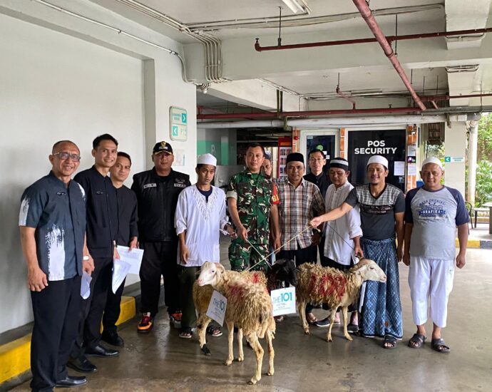 THE 1O1 Hotel Bogor Suryakancana Tebar 5 Domba Qurban: Wujud Cinta dan Peduli untuk Warga Babakan Pasar Kota Bogor