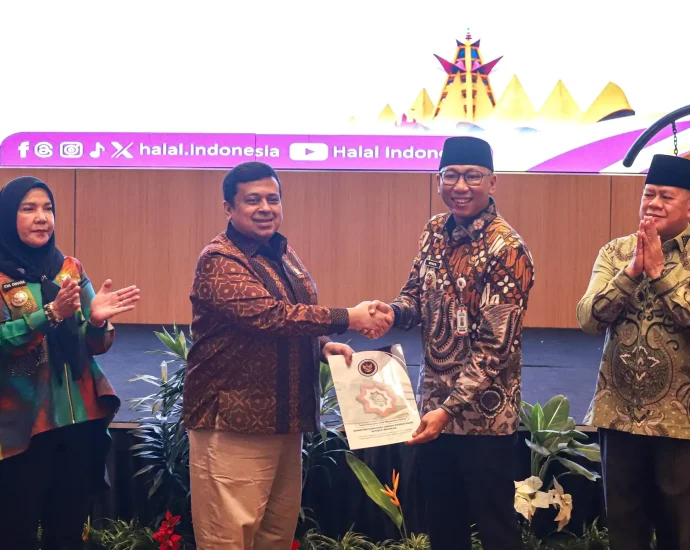 Kepala BPJPH dan Gubernur Lampung Tandatangani Komitmen Bersama Fasilitasi Sertifikasi Halal