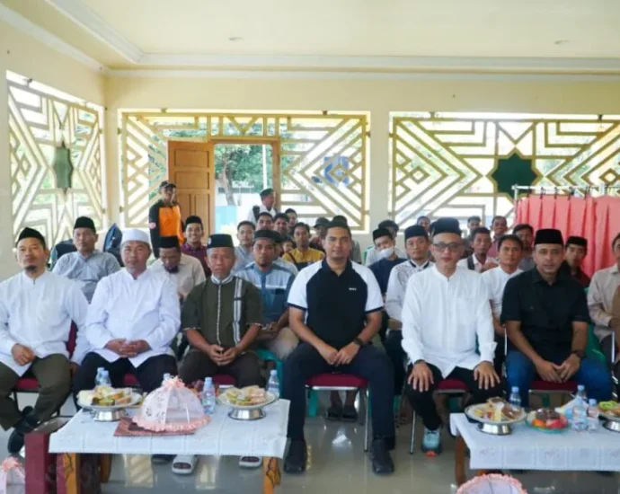 BMH Palu, Guru