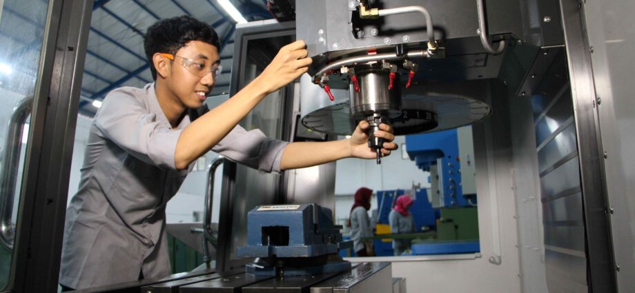 Adopsi Sistem Swiss, Kemenperin Perkuat Praktik Kerja Industri Vokasi