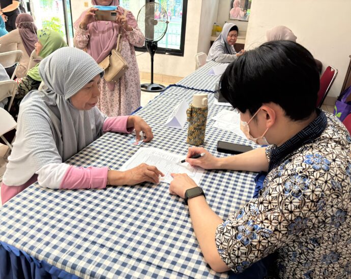 Sinergi Sehat: Cara WHHG dan Puskesmas Kelapa Gading Manjakan Warga Senior