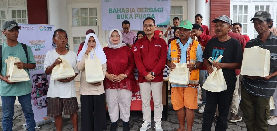 BMH Yogyakarta dan CIMB Niaga Syariah Salurkan Paket Buka Puasa Pada Mayarakat Dhuafa