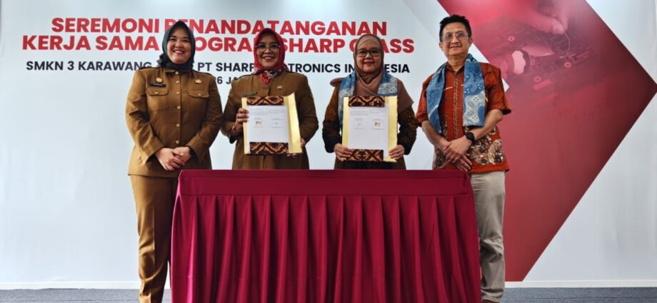 Menjembatani Kesenjangan: Sinergi SMKN 3 Karawang dan Sharp dalam Melahirkan "Jagoan" Elektronik