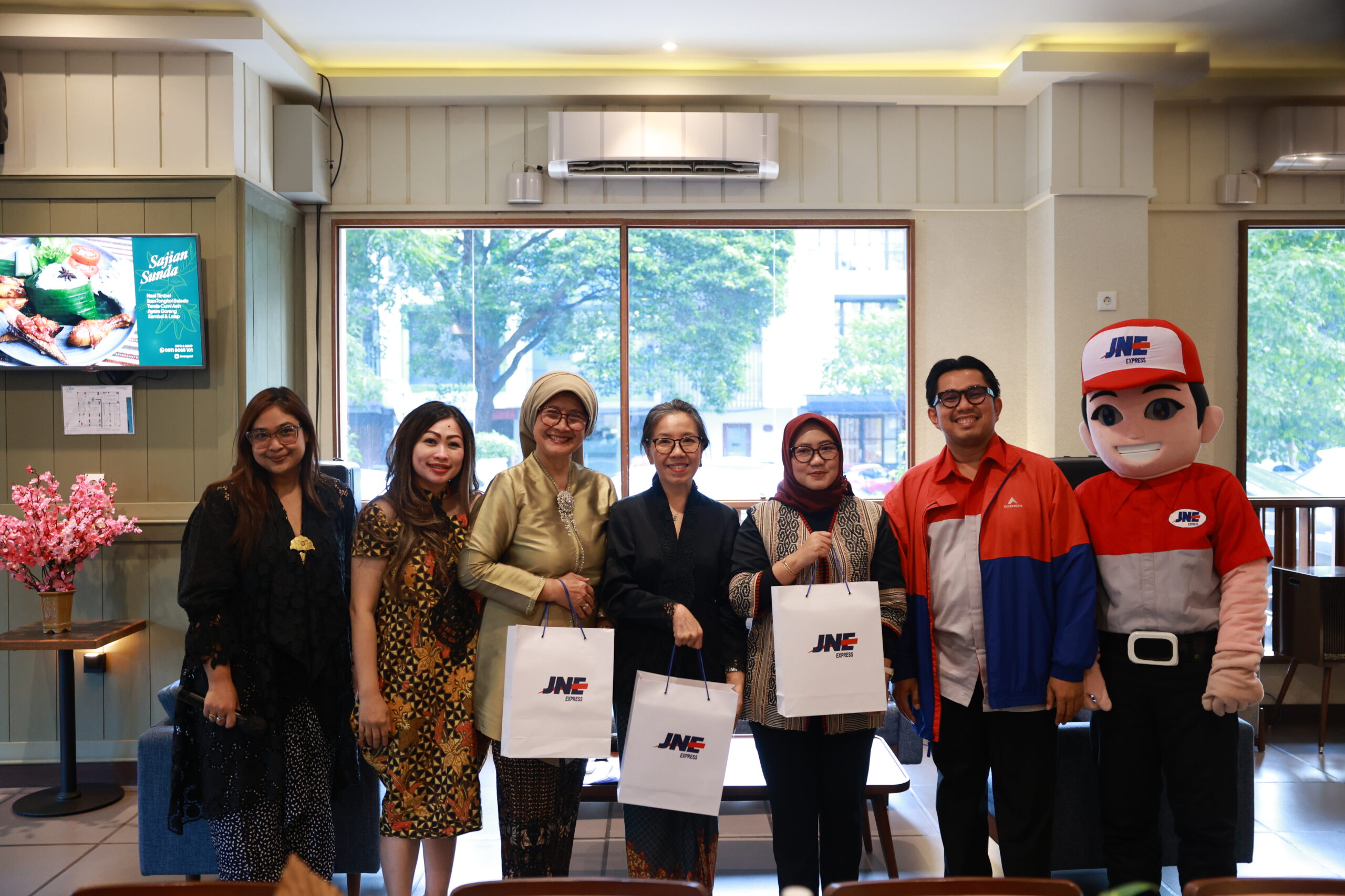 THE 1O1 HOTELS & RESORTS RAYAKAN SEMANGAT #KARTINIKINI MELALUI MEDIA GATHERING “RACIK CERITA PEREMPUAN, BUDAYA & JAMU”