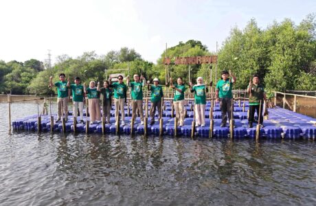 Sinergi Lintas Generasi: Saat Teknologi dan Kepedulian Lingkungan Bertemu di Mangrove Angke