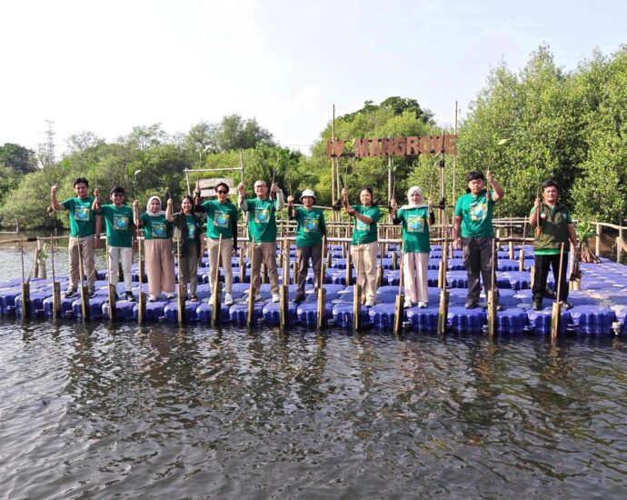 Sinergi Lintas Generasi: Saat Teknologi dan Kepedulian Lingkungan Bertemu di Mangrove Angke