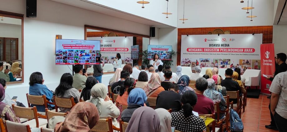 Menembus Dinding Rumah: Menatap 50 Tahun Langkah Sunyi Melindungi Anak Indonesia