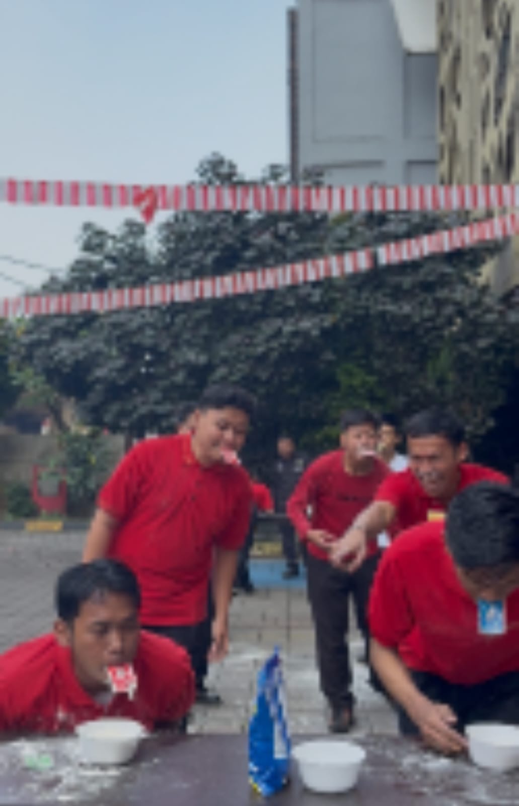 17 Agustus, momen tersebut menjadi penutup yang hangat setelah seluruh tim mengikuti rangkaian