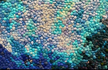 Seni Berbisik dalam Biru: Saat Kain Bekas Menjadi Oase Ketenangan di Sanur