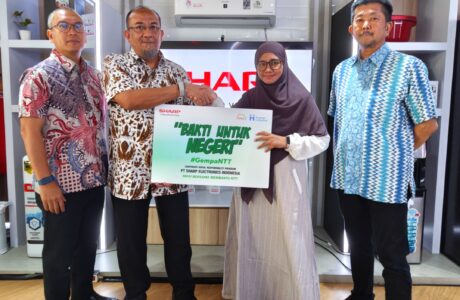Sharp Indonesia Hadirkan Kepedulian Untuk Warga Terdampak Gempa NTT Sebagai bentuk komitmen untuk terus hadir bersama masyarakat Indonesia