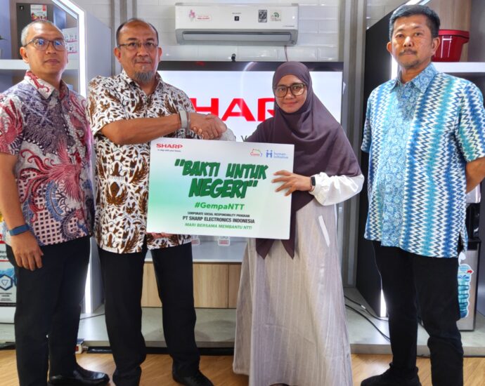 Sharp Indonesia Hadirkan Kepedulian Untuk Warga Terdampak Gempa NTT Sebagai bentuk komitmen untuk terus hadir bersama masyarakat Indonesia